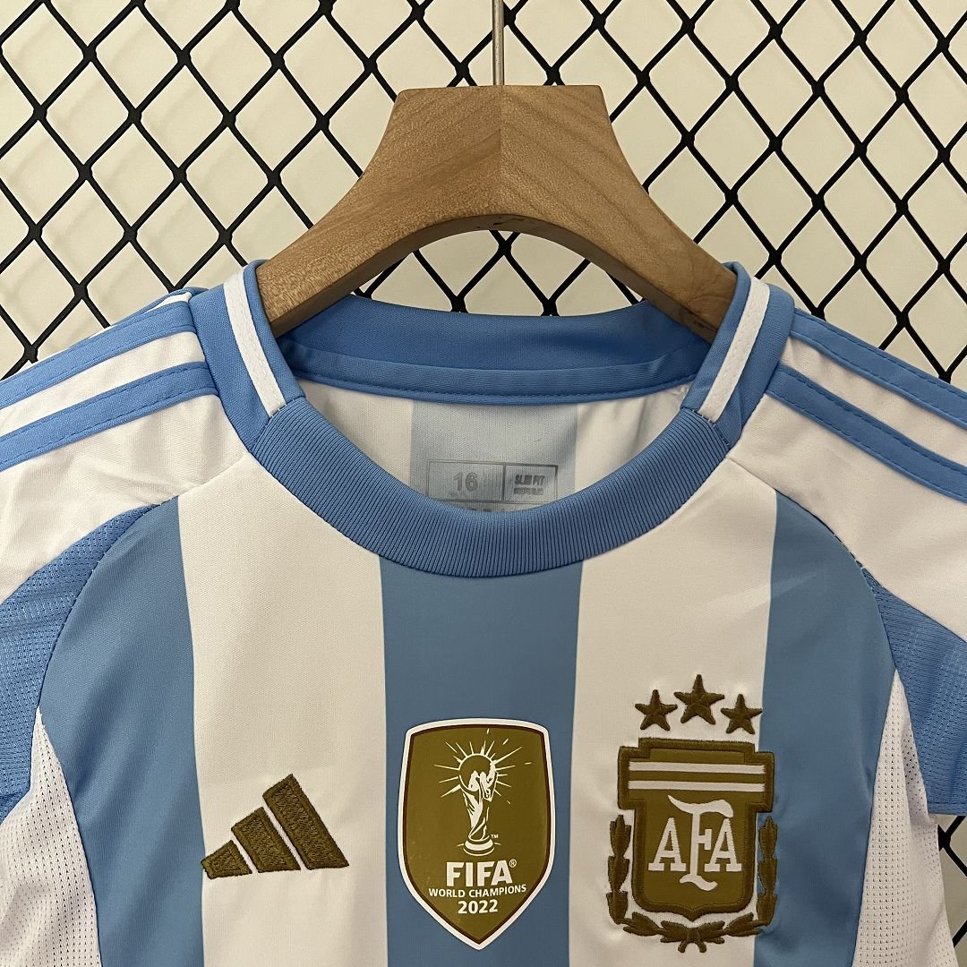 Argentina Home Kids Kit 2024 - Patch Fifa World Champions 2022 - FutStore