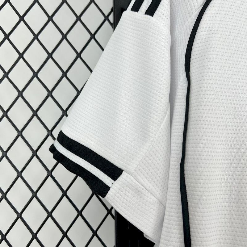 Besiktas JK Home Jersey 2025/26 - FutStore