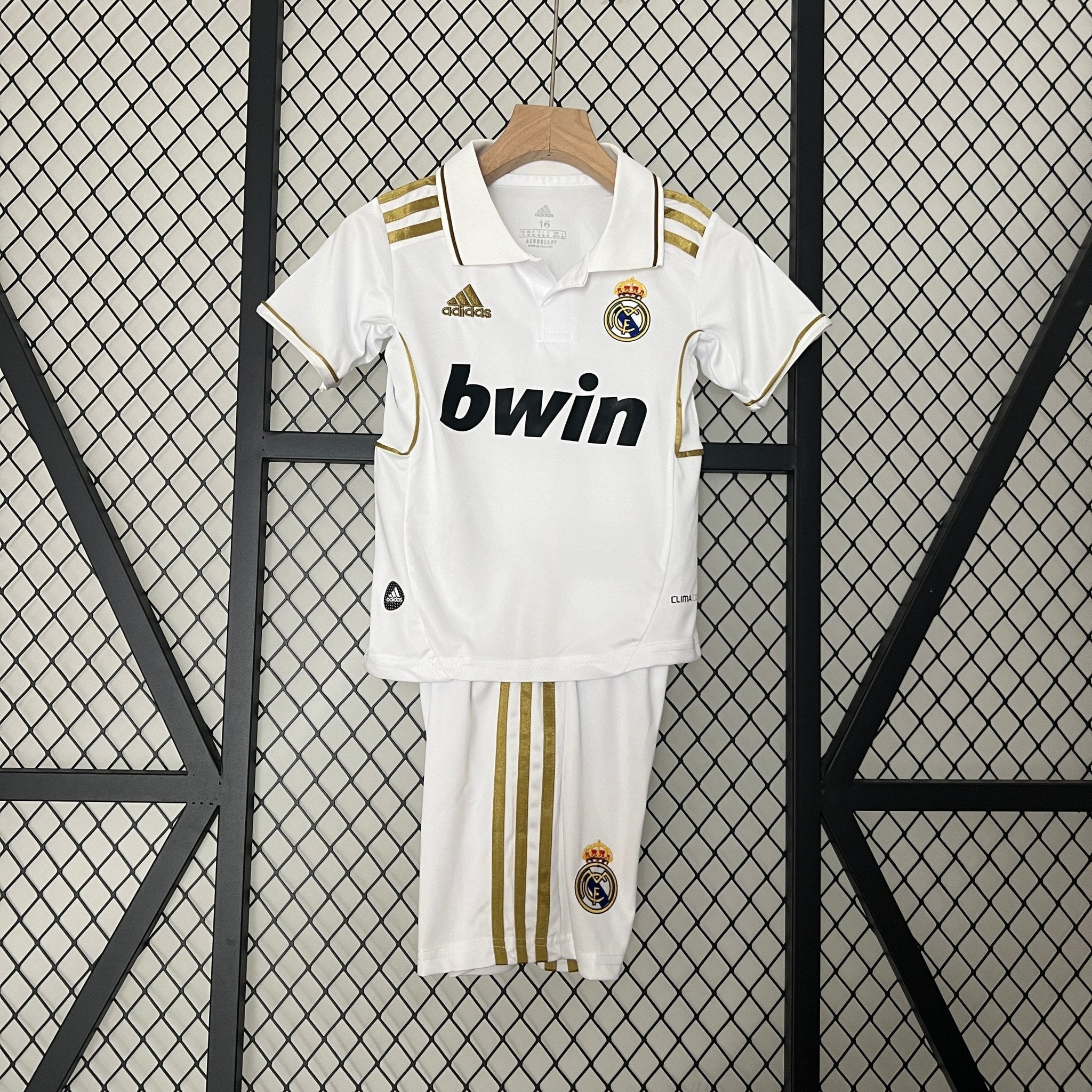 Kit Kids Retro Real Madrid Home Jersey 2011/12 - FutStore