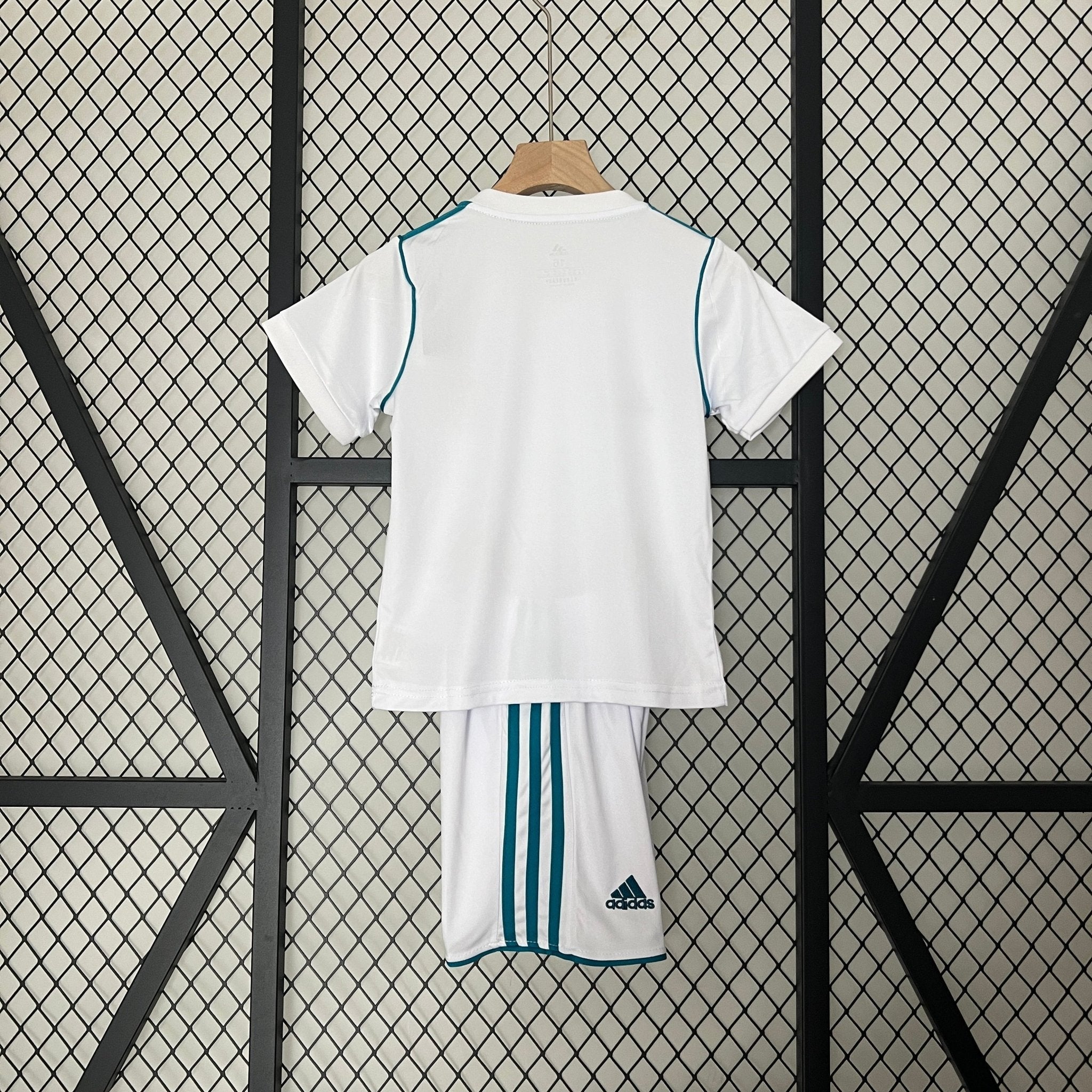 Kit Kids Retro Real Madrid Home Jersey 2017/18 - FutStore