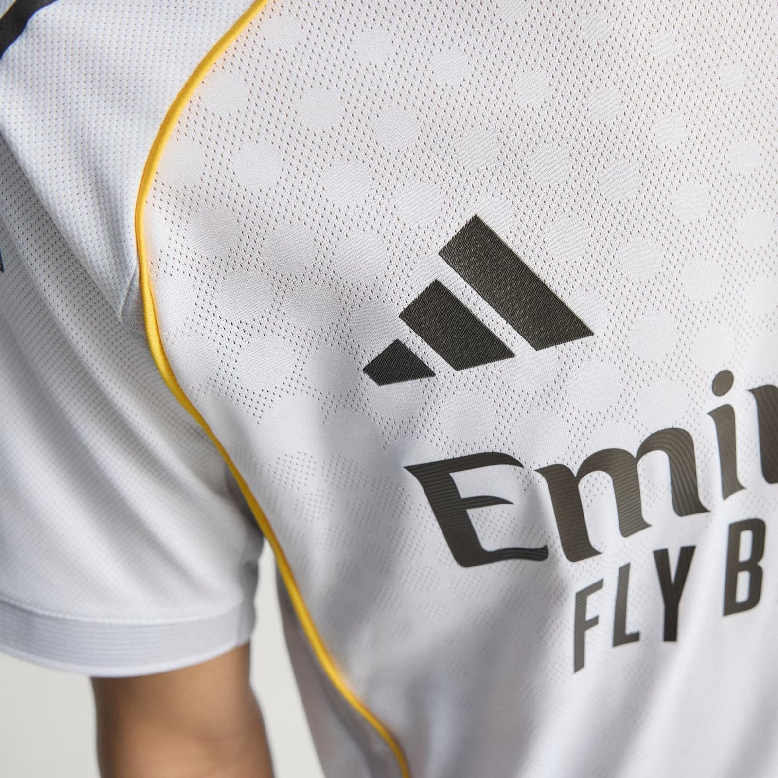 Real Madrid Home Jersey 2025/26 - Version Fan - FutStore