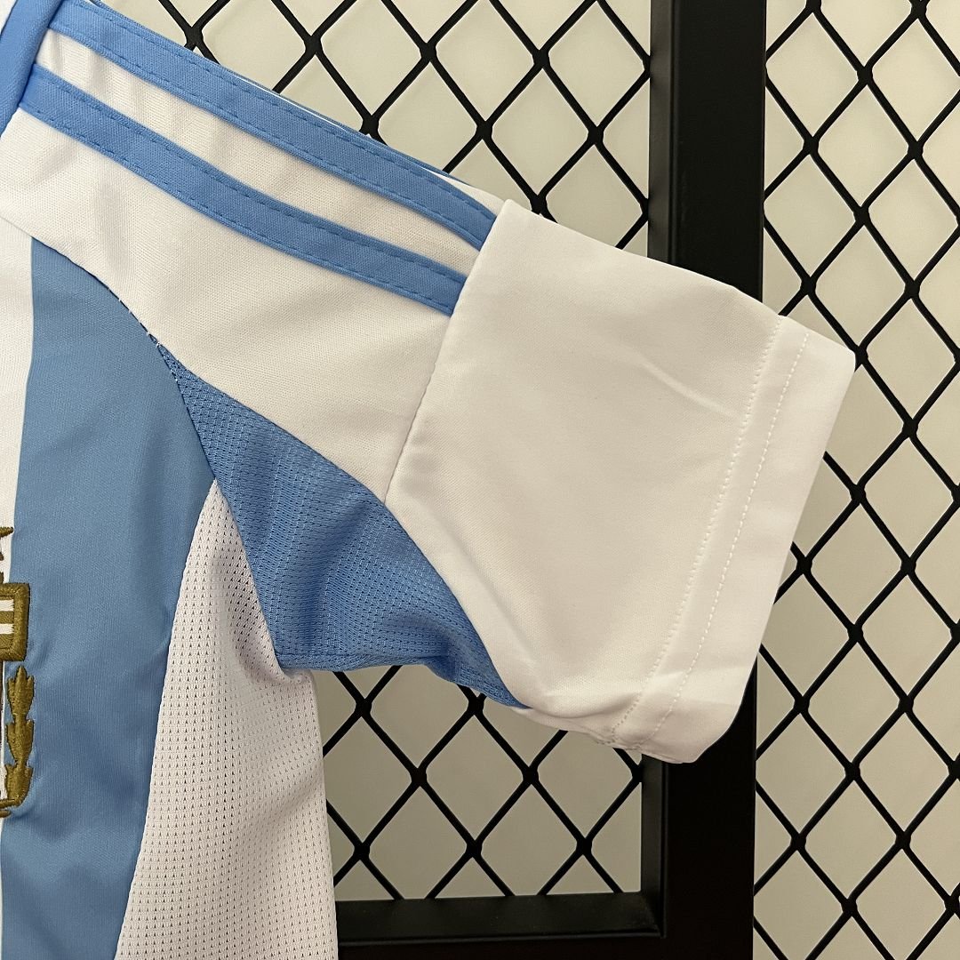 Argentina Home Kids Kit 2024 - Patch Fifa World Champions 2022 - FutStore