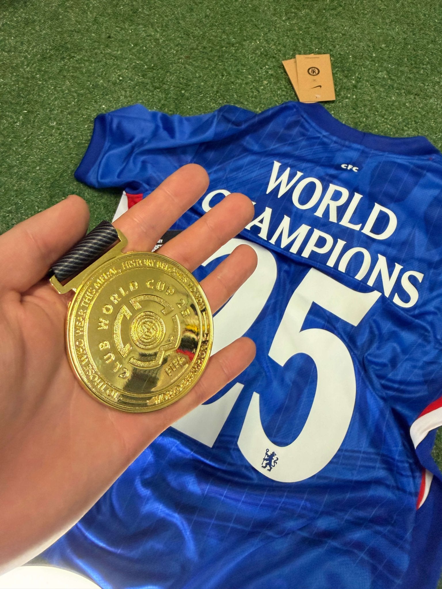 Chelsea Legacy Edition: Home Kit & Gold Medal Combo - FutStore
