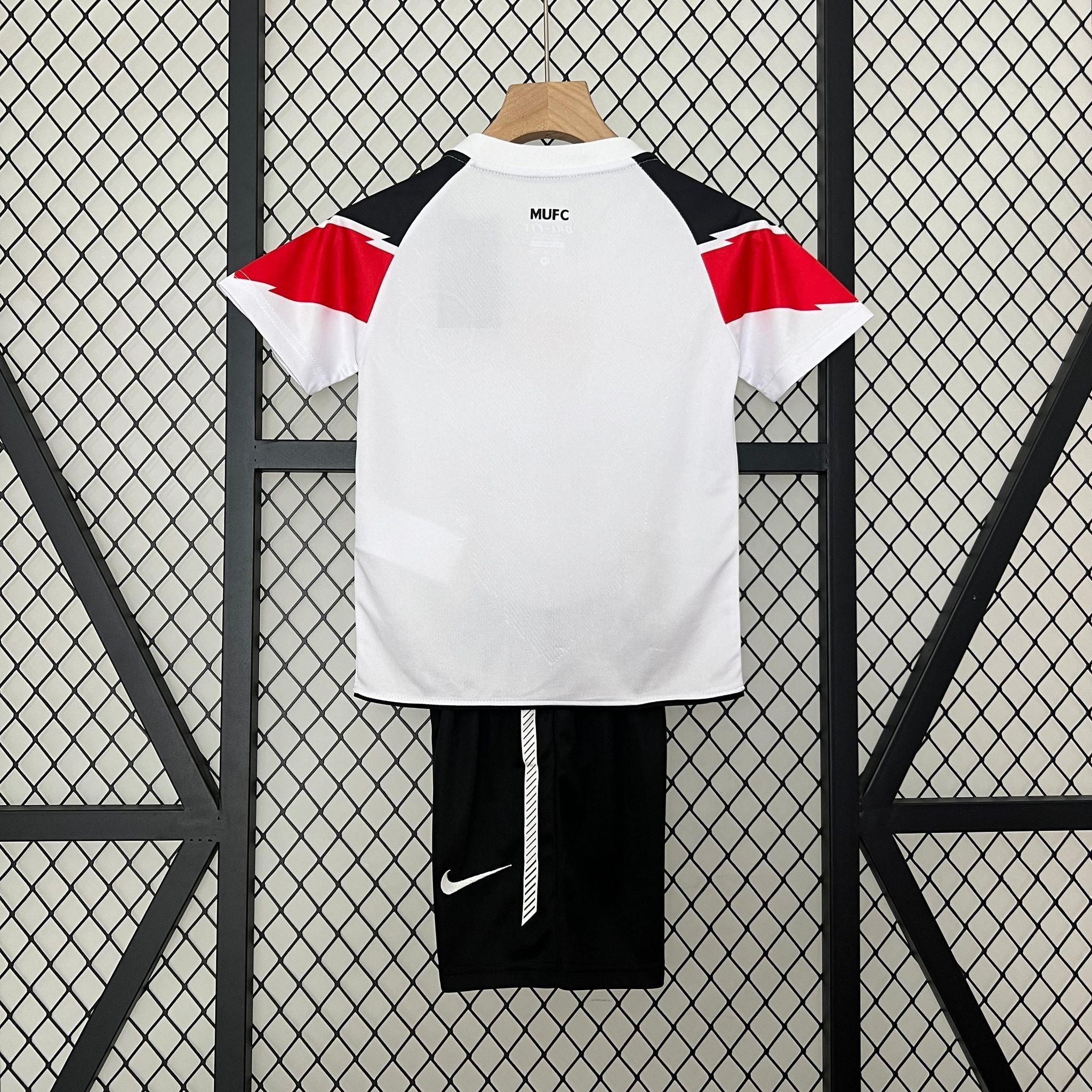 Kit Kids Retro Manchester United Away Jersey 2011/12 - FutStore