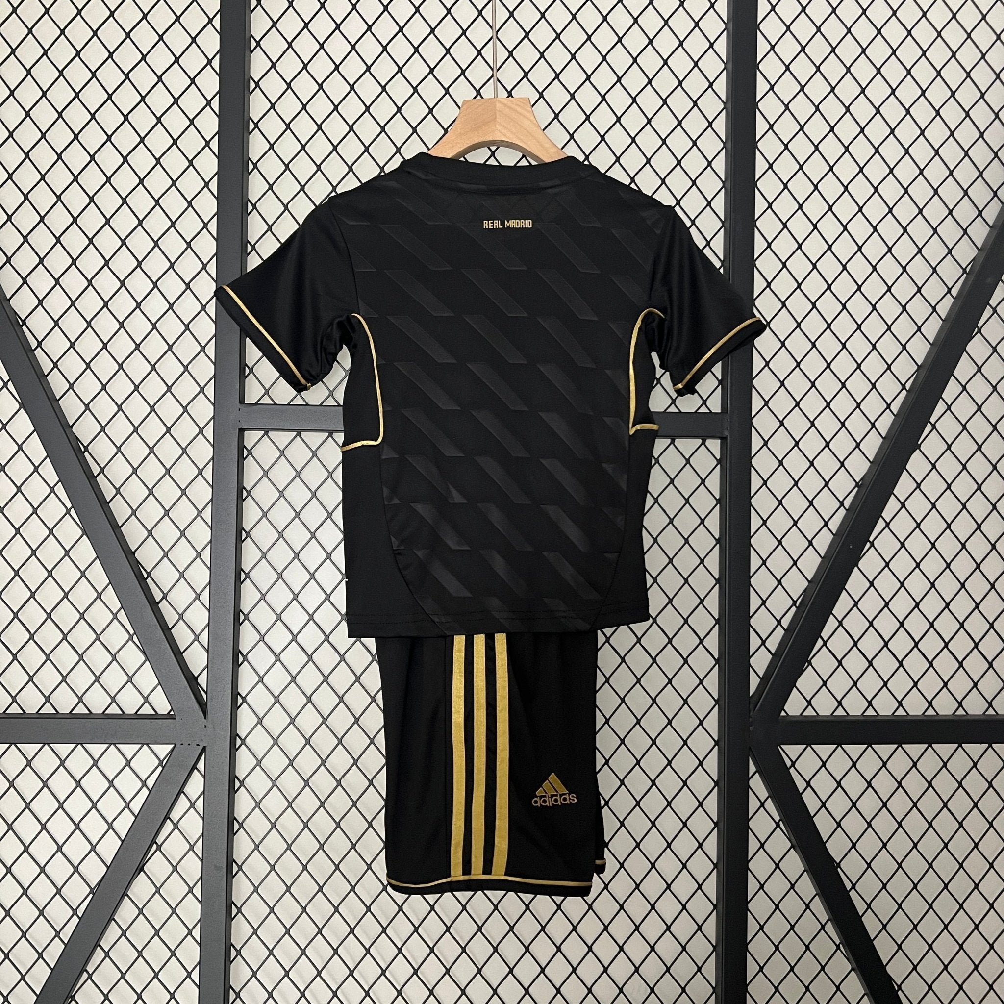 Kit Kids Retro Real Madrid Away Jersey 2011/12 - FutStore