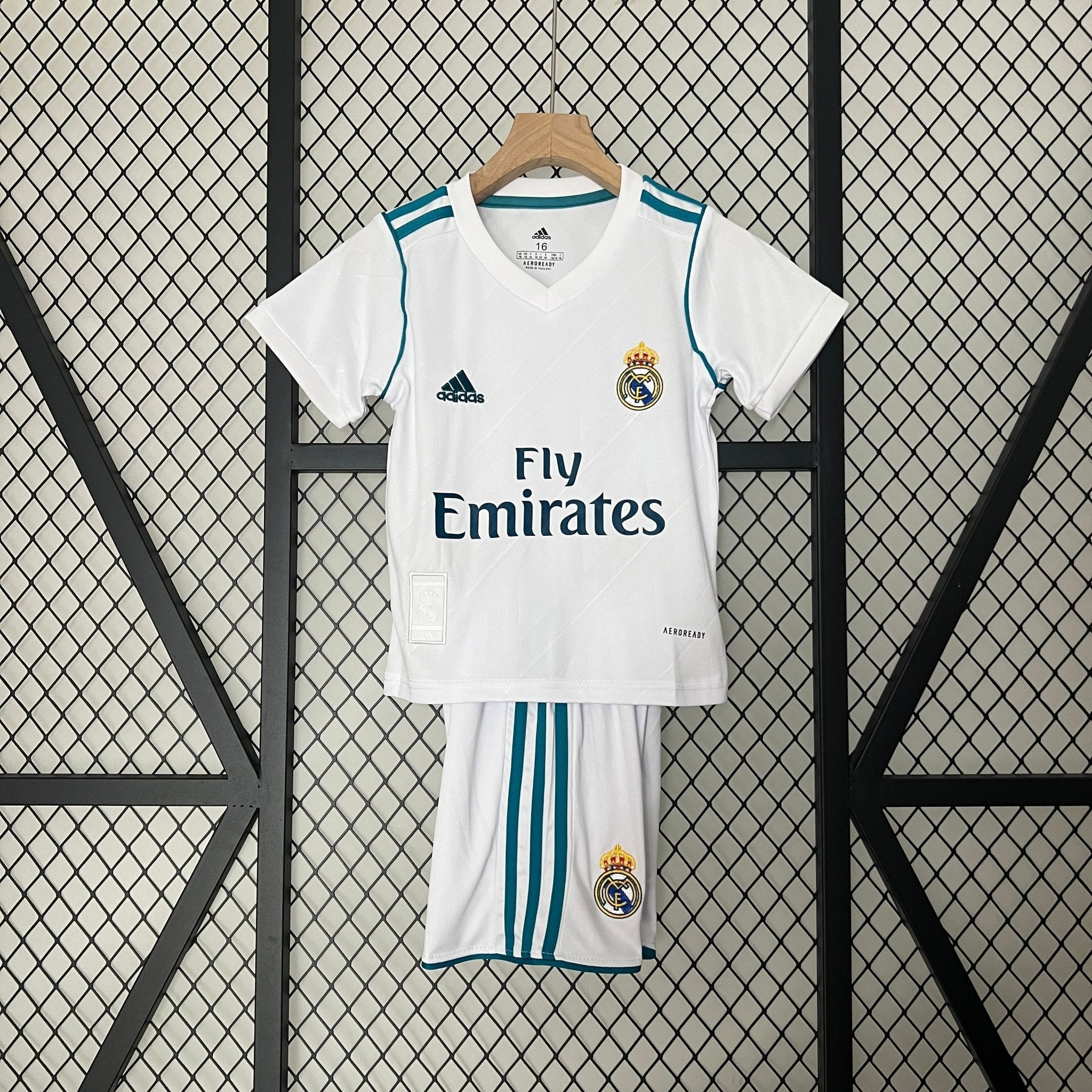 Kit Kids Retro Real Madrid Home Jersey 2017/18 - FutStore