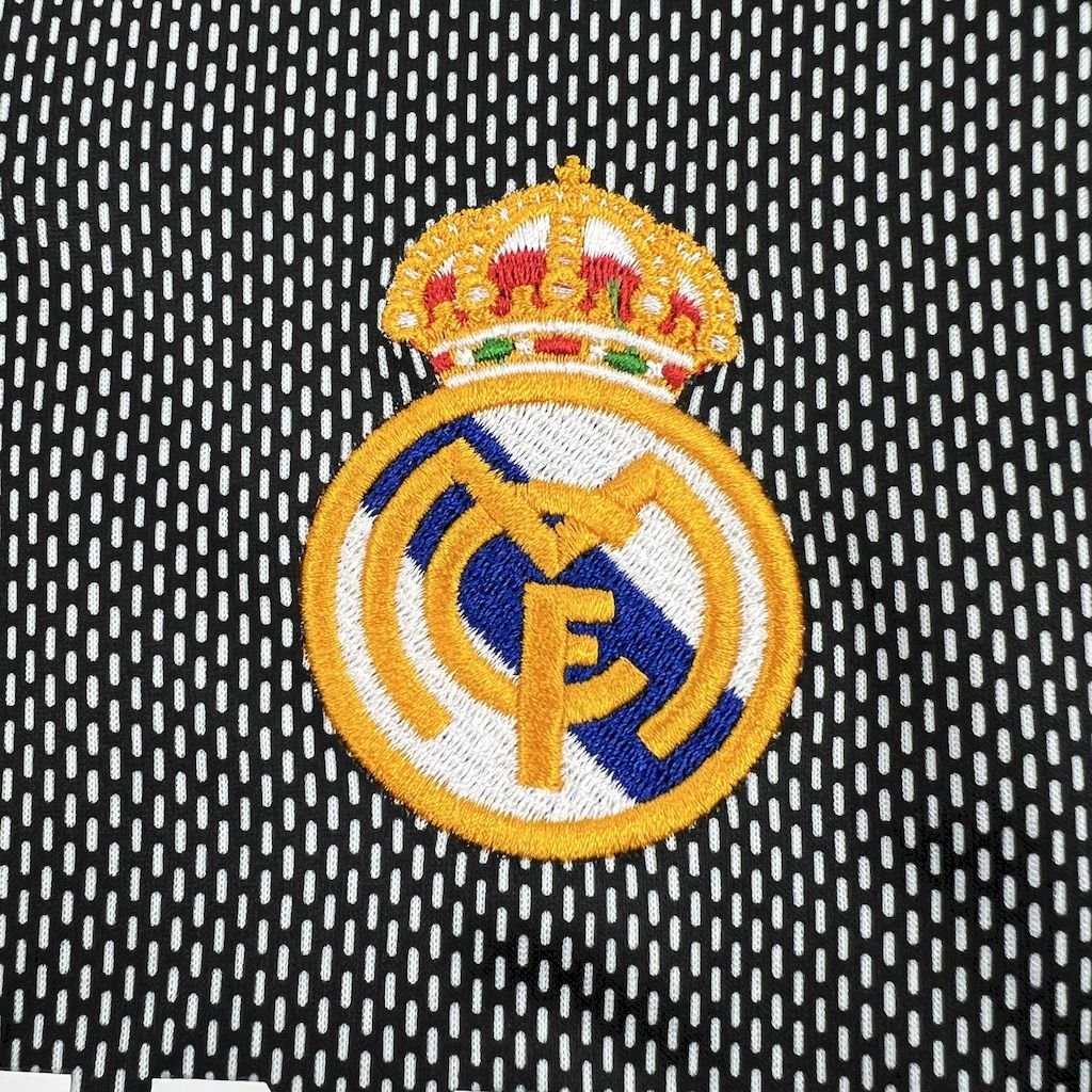 Real Madrid 2002/03 Goalkeeper Retro Jersey - FutStore